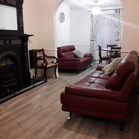 Апартаменты Cosy @ Coleraine Beside Train+Bus Station Экстерьер фото