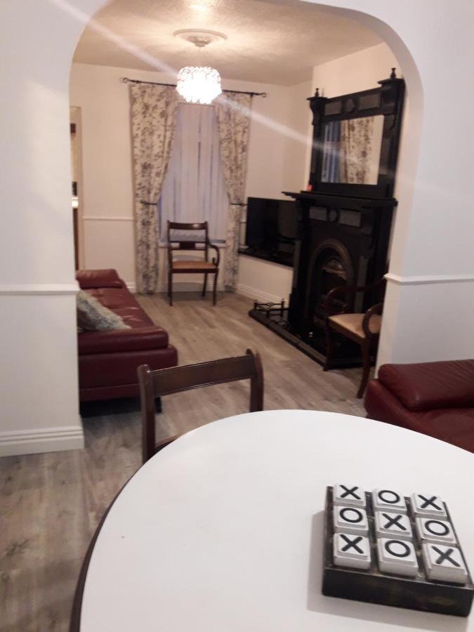 Апартаменты Cosy @ Coleraine Beside Train+Bus Station Экстерьер фото