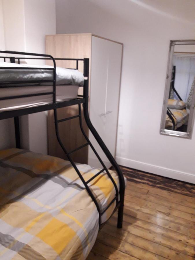 Апартаменты Cosy @ Coleraine Beside Train+Bus Station Экстерьер фото