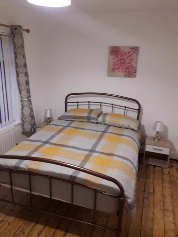 Апартаменты Cosy @ Coleraine Beside Train+Bus Station Экстерьер фото